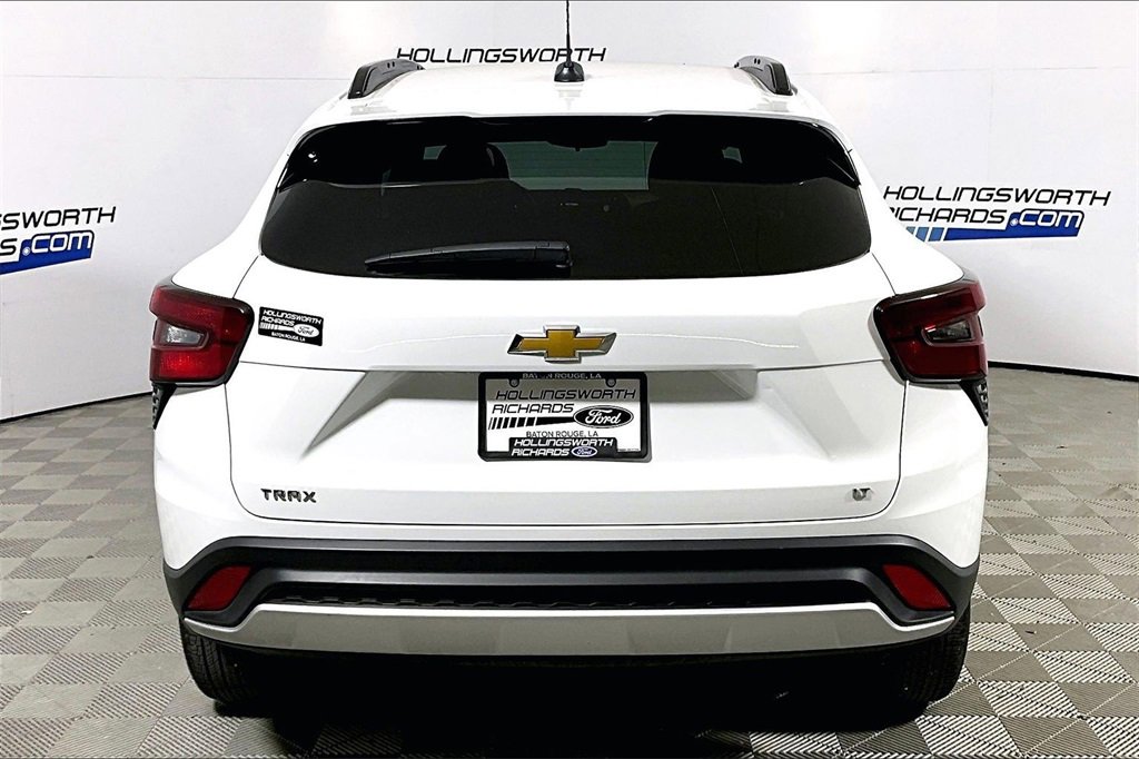 Used 2025 Chevrolet Trax LT w/ LT Convenience Package image 4