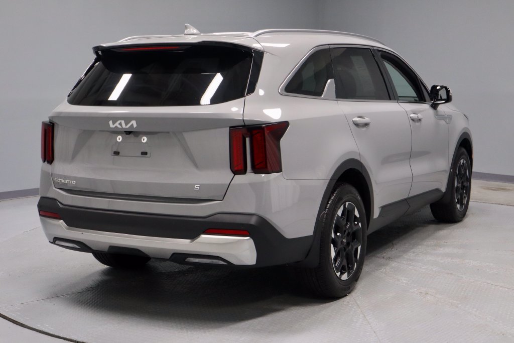 Used 2026 Kia Sorento S FWD image 11