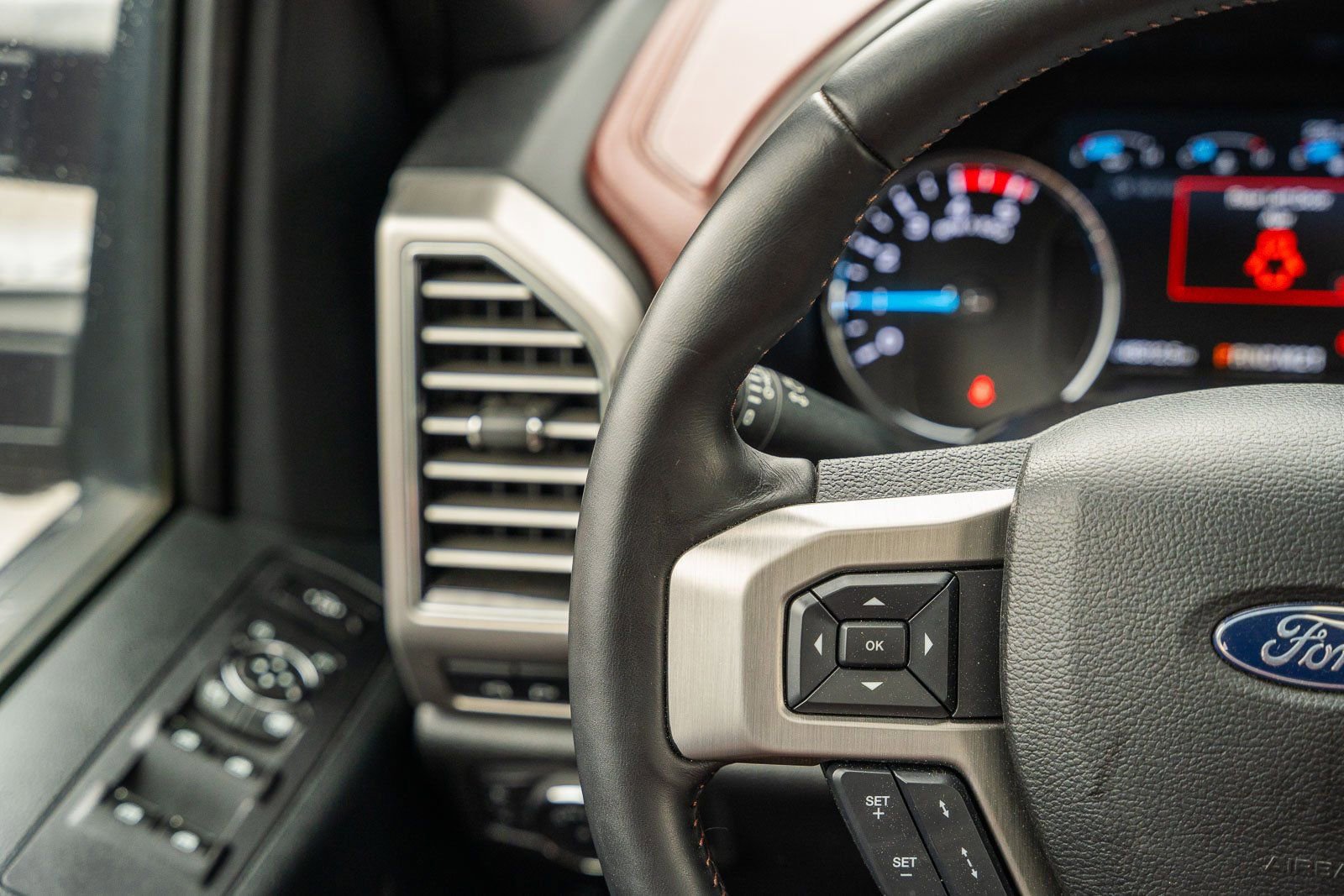 Certified 2019 Ford F250 Platinum w/ Platinum Ultimate Package image 31