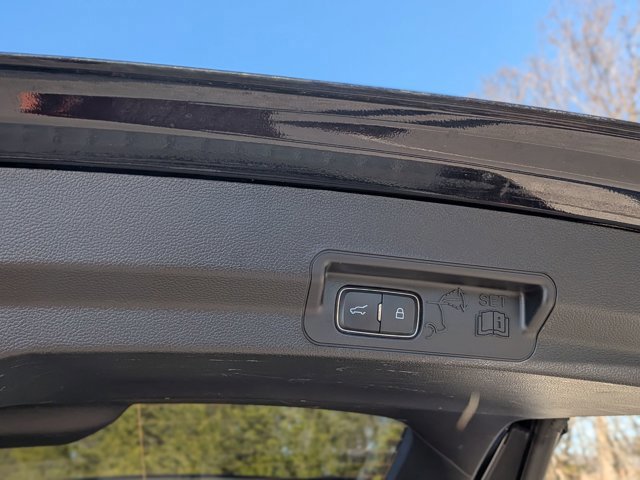 Certified 2020 Ford Explorer XLT image 32