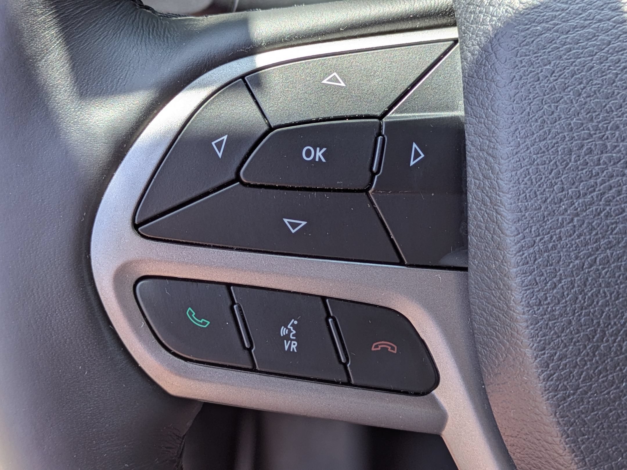 Used 2019 Jeep Cherokee Limited AWD/4WD image 16