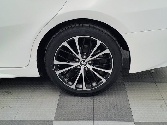Used 2019 Toyota Camry SE FWD image 14