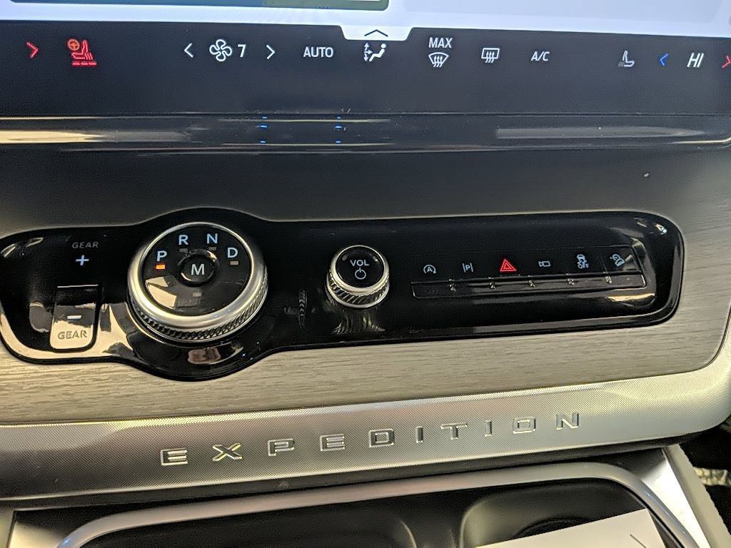 Certified 2025 Ford Expedition Max Platinum w/ Driver's Package image 24