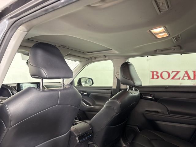 Used 2022 Toyota Highlander XLE image 14