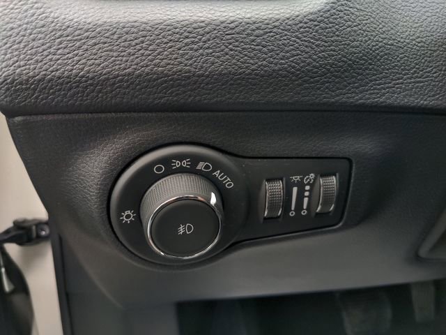 Used 2019 Jeep Compass Limited image 38