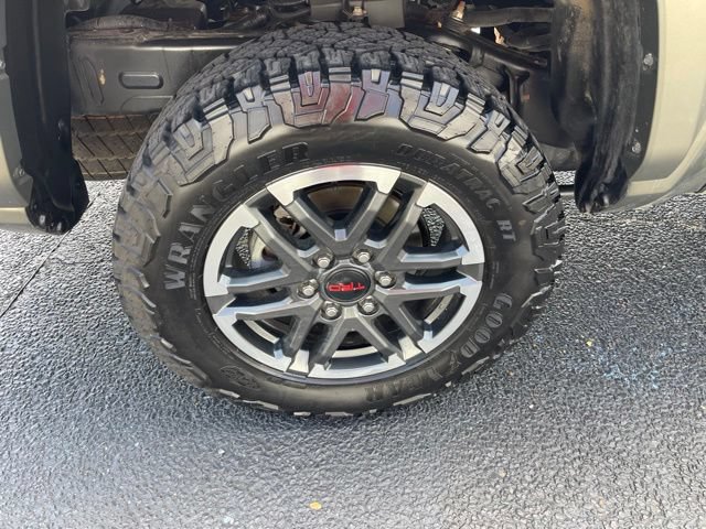 Used 2025 Toyota Tacoma TRD Sport AWD/4WD image 9