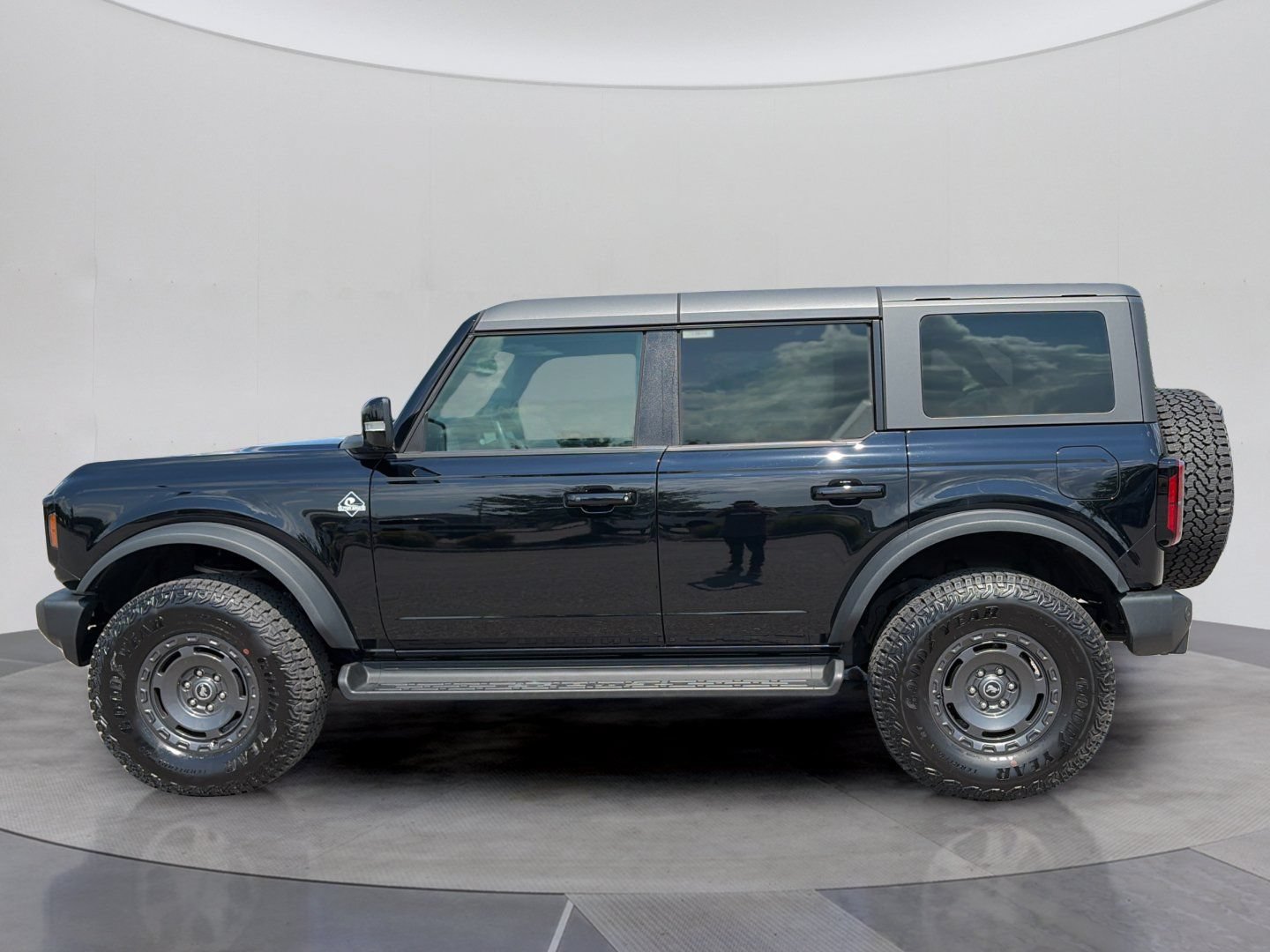 Certified 2025 Ford Bronco Outer Banks w/ Sasquatch Package AWD/4WD image 6