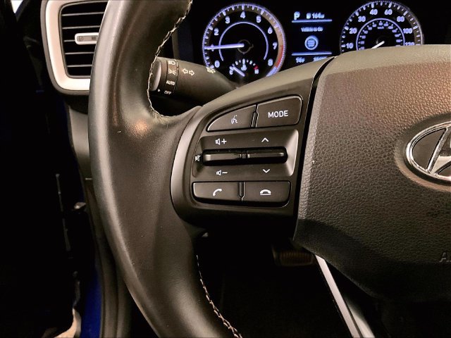 Used 2022 Hyundai Venue Limited FWD image 17