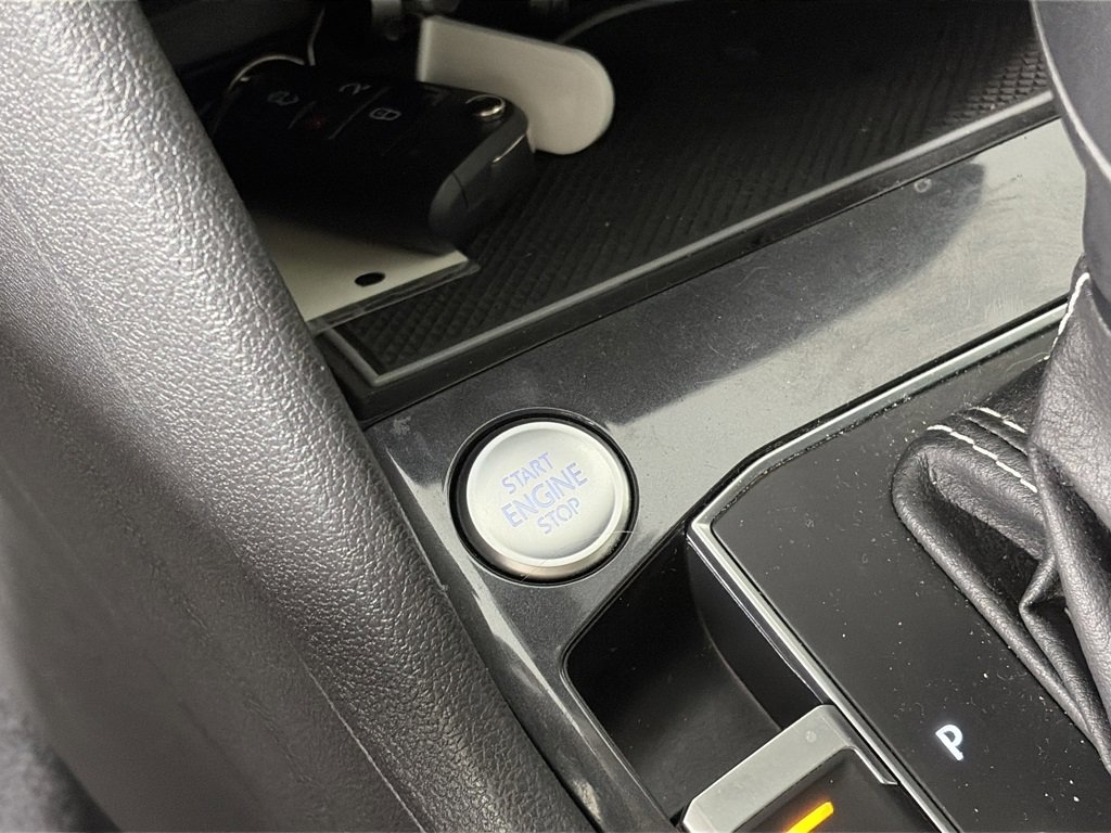 Used 2021 Volkswagen Tiguan SE image 23