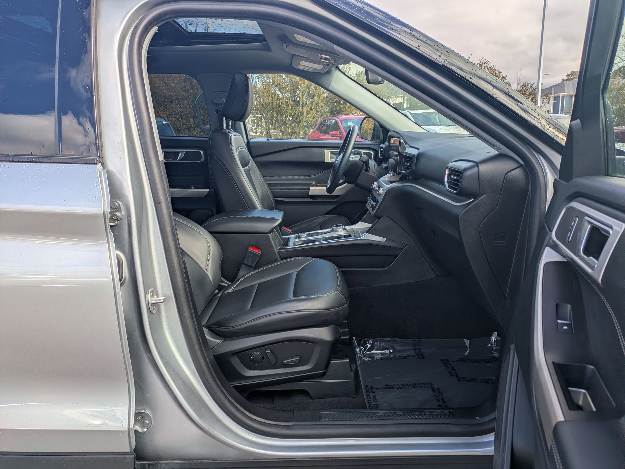 Certified 2022 Ford Explorer XLT w/ Equipment Group 202A image 35