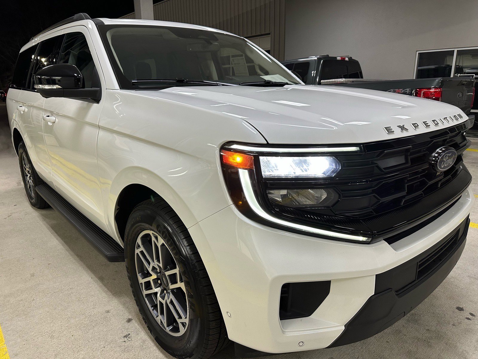 Certified 2025 Ford Expedition Active image 7