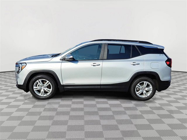 Used 2022 GMC Terrain SLE w/ Driver Convenience Package image 2