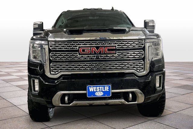 Used 2022 GMC Sierra 2500 Denali w/ Denali Black Diamond Edition AWD/4WD image 3