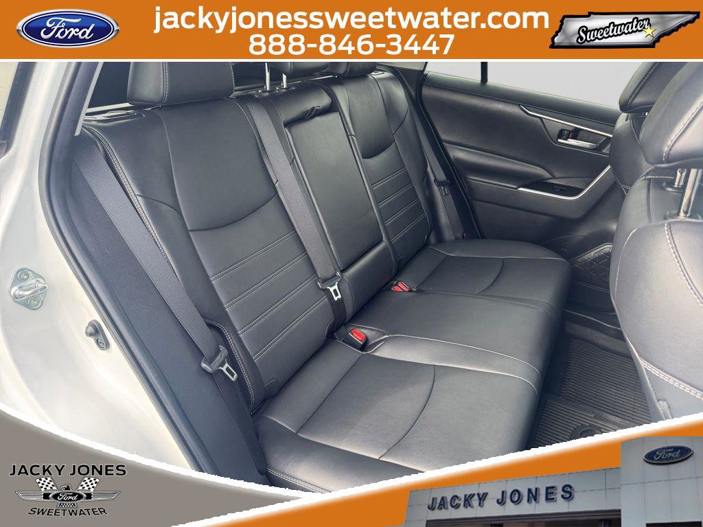 Used 2022 Toyota RAV4 XLE Premium image 18