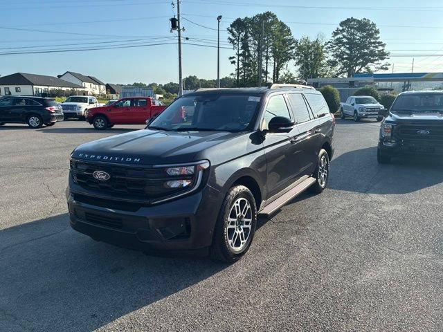 Certified 2025 Ford Expedition Active AWD/4WD image 46