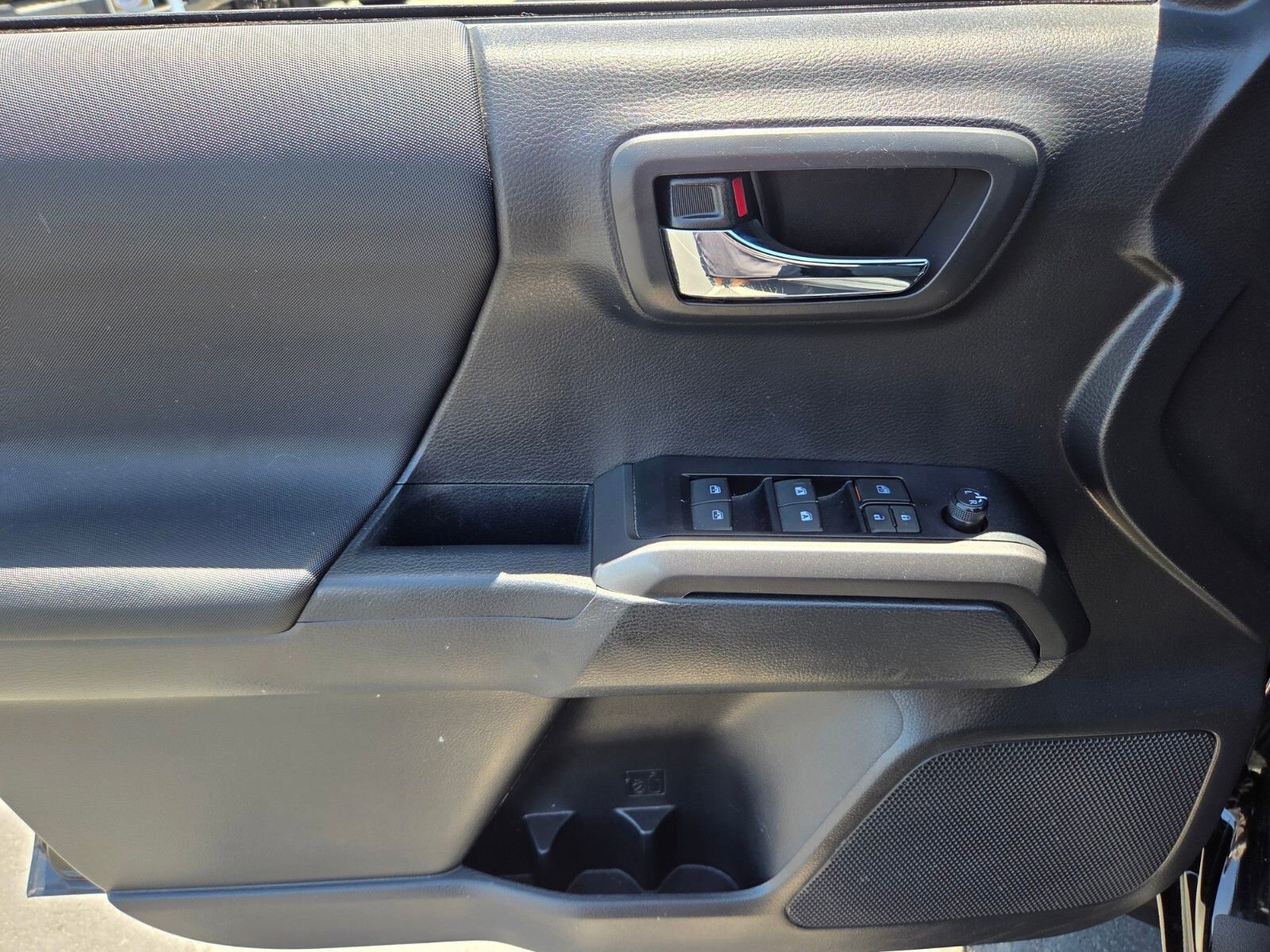 Used 2023 Toyota Tacoma TRD Off-Road AWD/4WD image 17