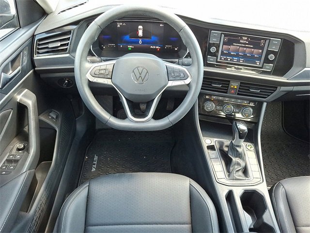Used 2024 Volkswagen Jetta SE image 12