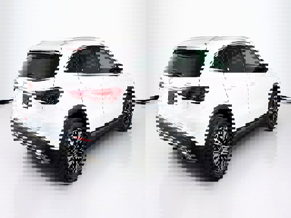 Used 2025 Mercedes-Benz GLA 250 4MATIC image 5