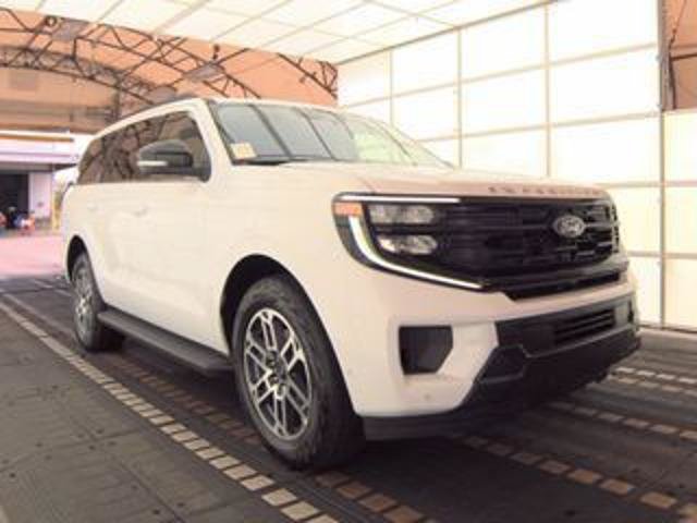 Certified 2025 Ford Expedition Active AWD/4WD image 3