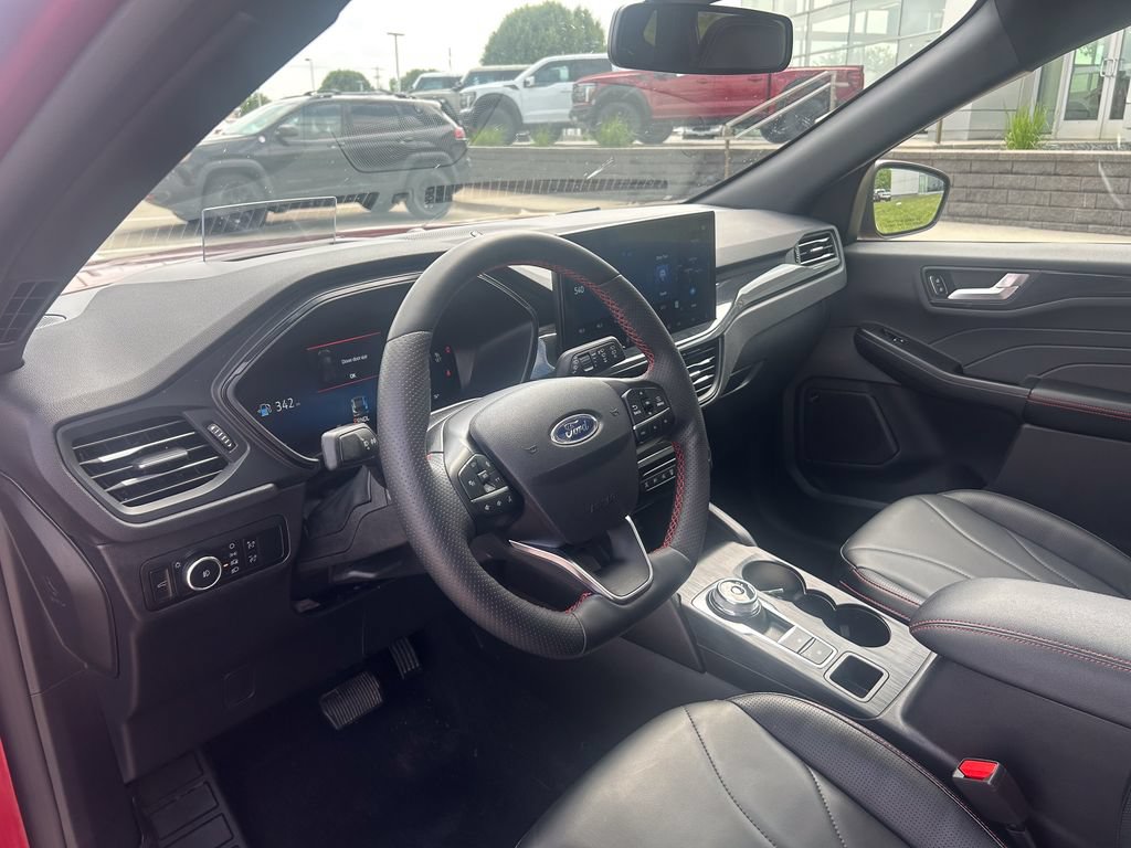 Certified 2025 Ford Escape ST-Line Elite w/ Premium Technology Package AWD/4WD image 9