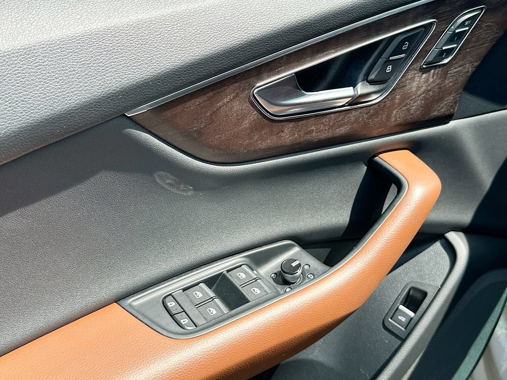 Used 2022 Audi Q8 Premium w/ Convenience Package AWD/4WD image 21