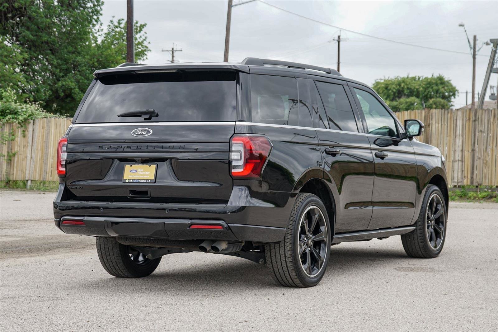 Certified 2023 Ford Expedition Limited RWD image 3