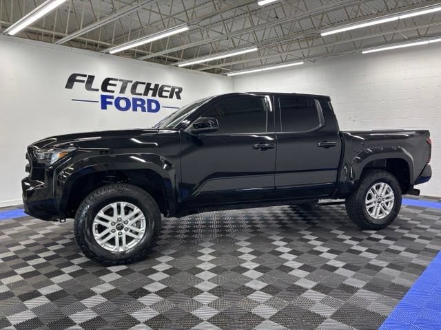 Used 2025 Toyota Tacoma SR5 AWD/4WD image 3