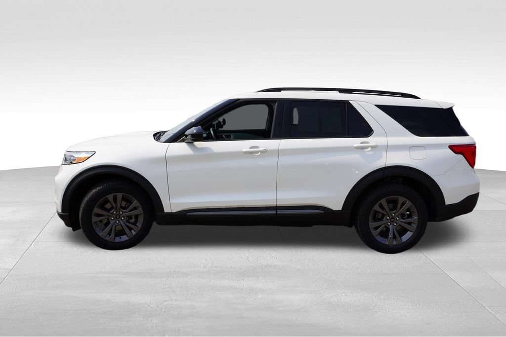 Certified 2024 Ford Explorer XLT w/ Equipment Group 202A AWD/4WD image 9