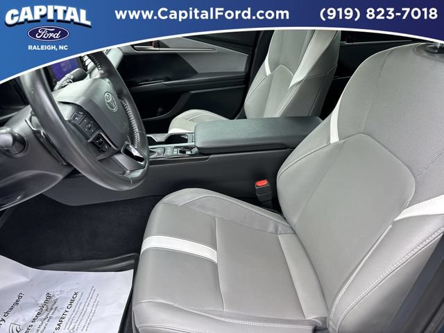 Used 2025 Toyota Camry SE FWD image 19