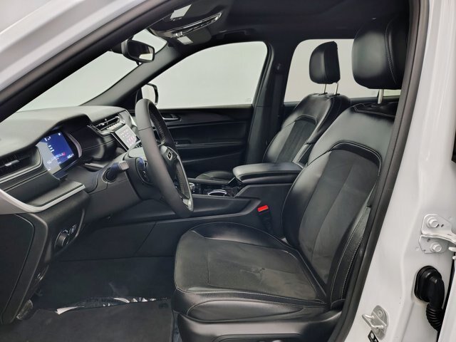 Used 2023 Jeep Grand Cherokee L Laredo AWD/4WD image 21