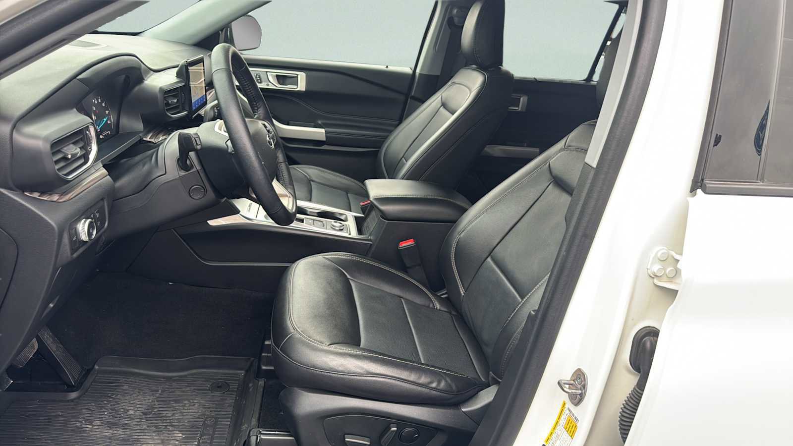 Certified 2022 Ford Explorer Limited w/ Equipment Group 301A image 32