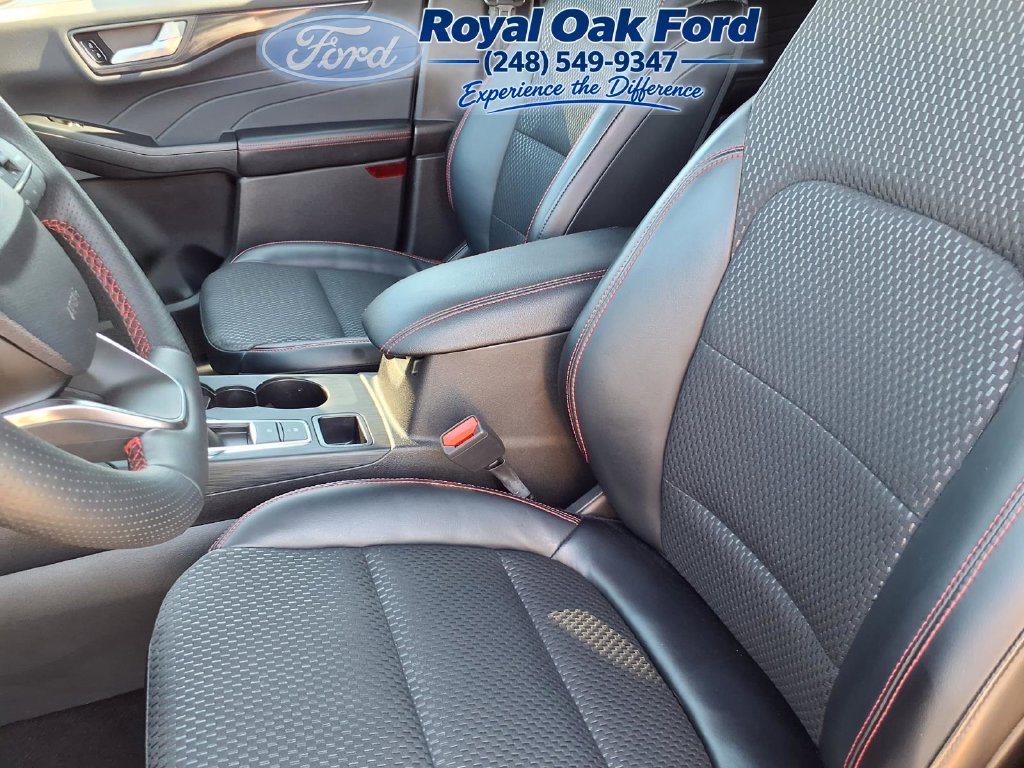 Certified 2024 Ford Escape ST-Line w/ Tech Pack #1 AWD/4WD image 4