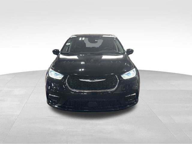 Used 2024 Chrysler Pacifica Touring-L image 9