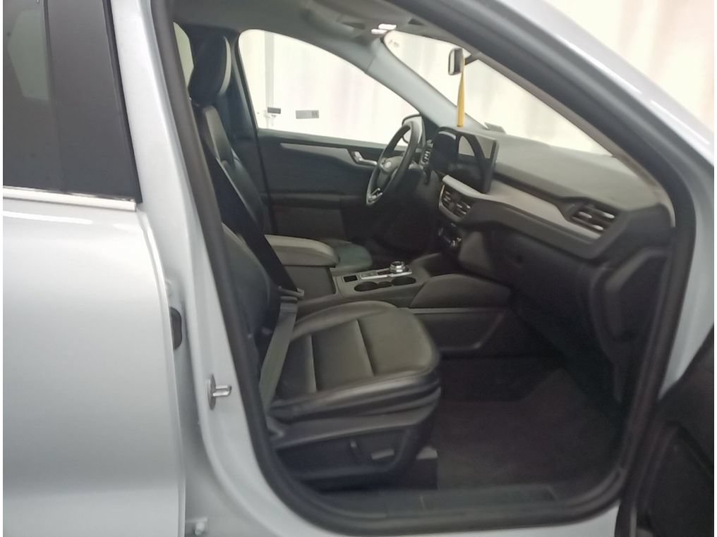 Certified 2025 Ford Escape Platinum AWD/4WD image 8
