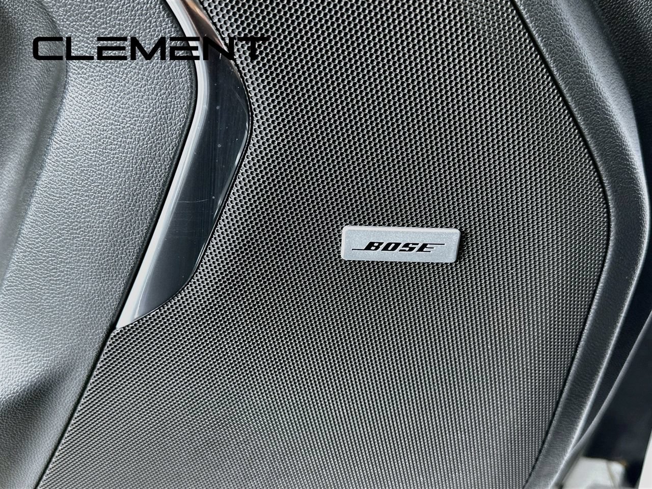 Used 2024 GMC Yukon XL SLT AWD/4WD image 26