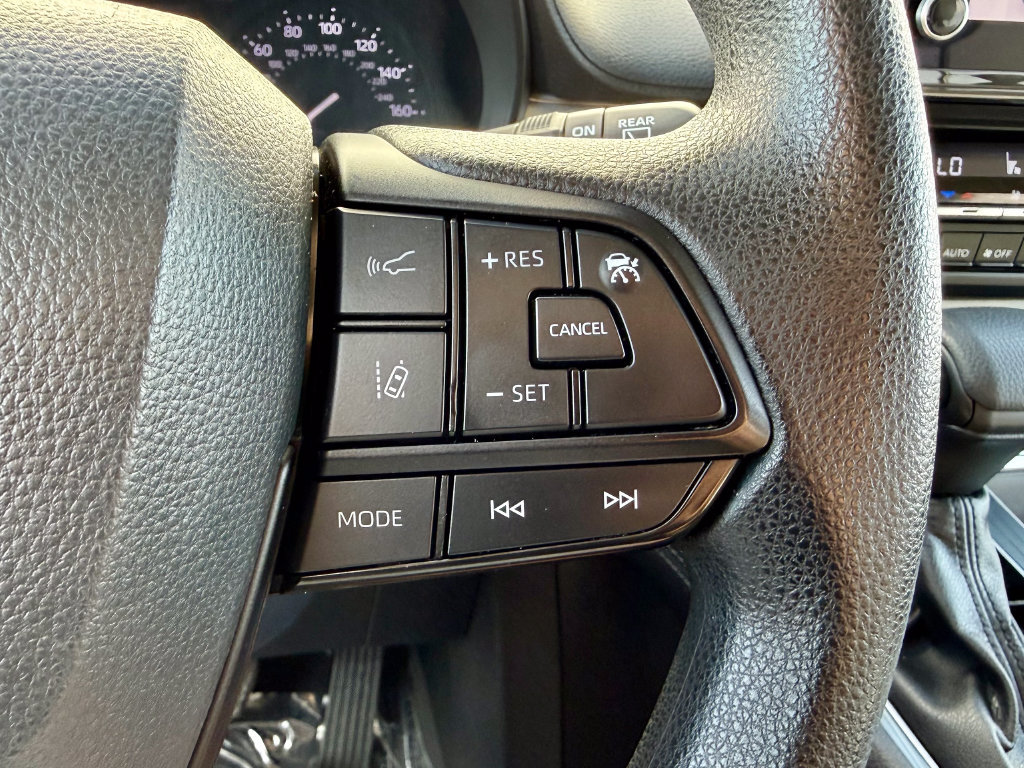 Used 2025 Toyota Sienna LE FWD image 26