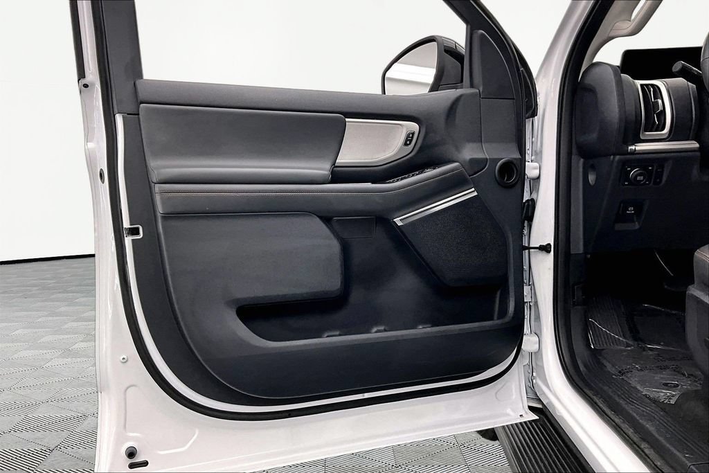 Certified 2025 Ford Expedition Active AWD/4WD image 23