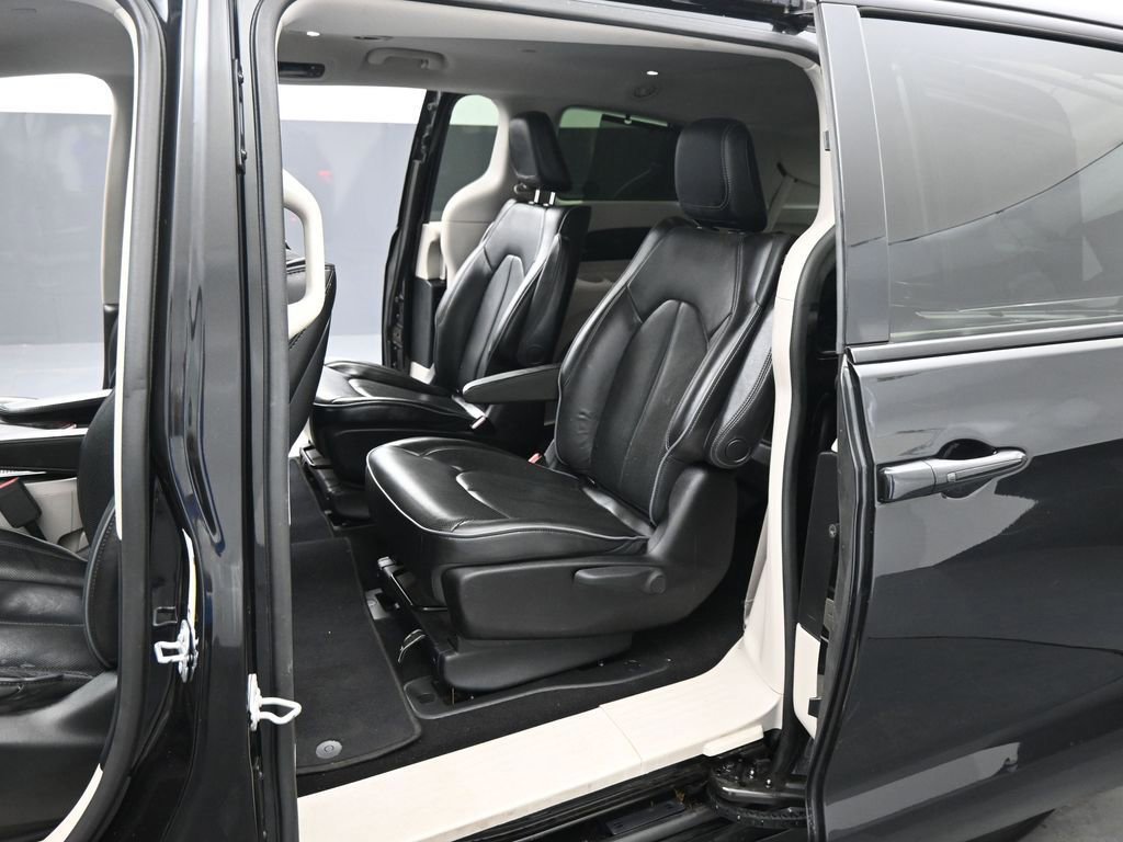 Used 2018 Chrysler Pacifica Limited w/ Advanced Safetytec Group image 46