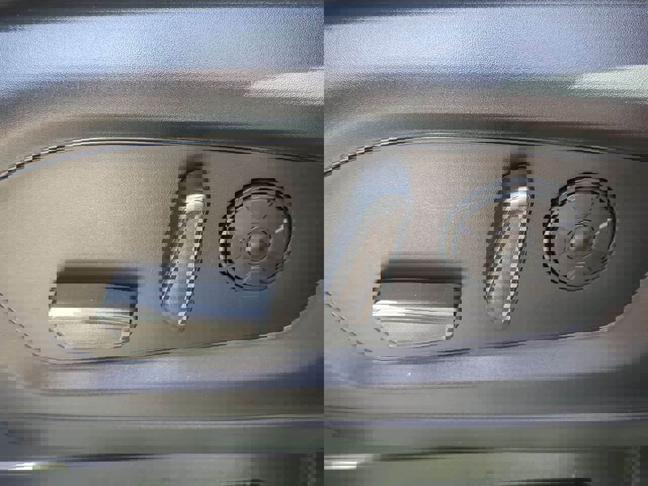 Certified 2025 Ford Explorer ST-Line w/ Premium Package image 30