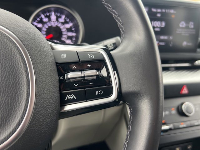 Used 2022 Kia Carnival LX image 12