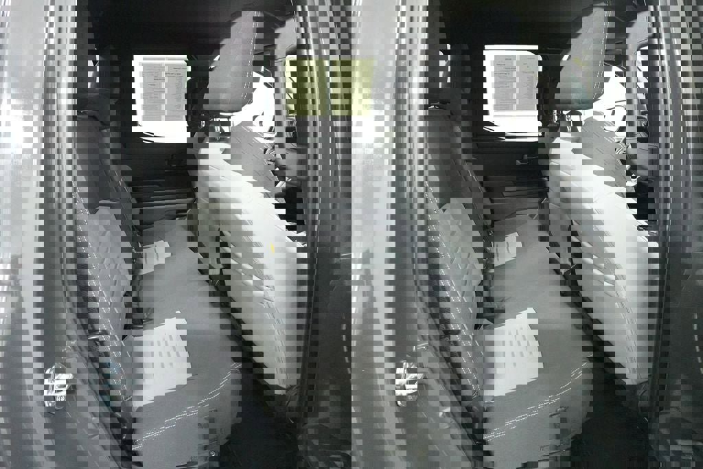 Used 2025 Toyota Tacoma TRD Off-Road AWD/4WD image 27