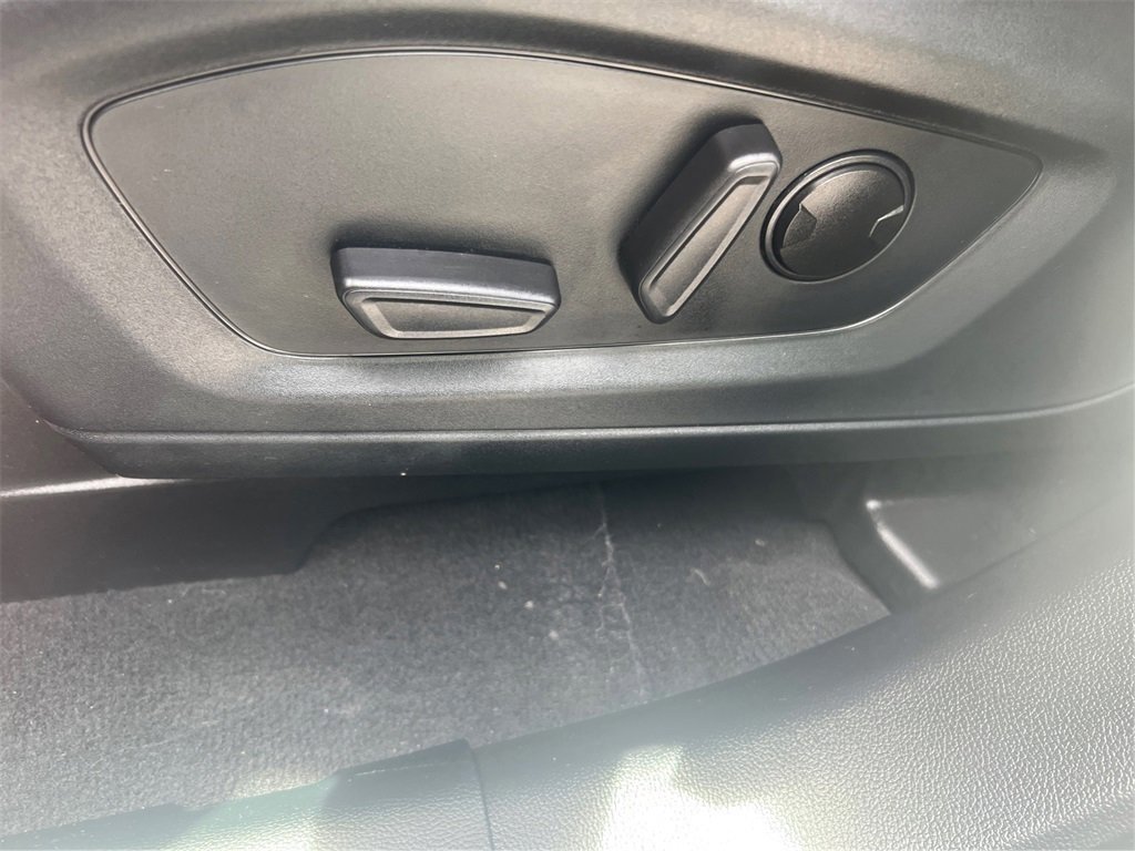 Certified 2022 Ford Explorer XLT w/ Equipment Group 202A image 27