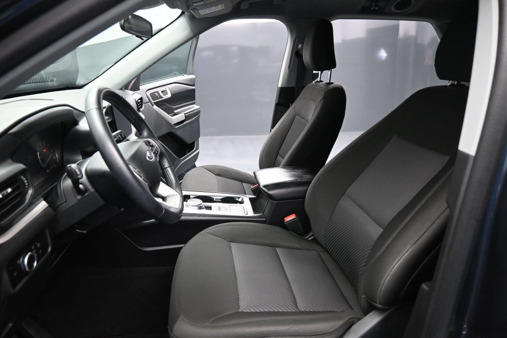 Certified 2023 Ford Explorer XLT RWD image 9