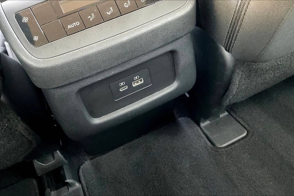 Used 2025 Nissan Pathfinder SV FWD image 10