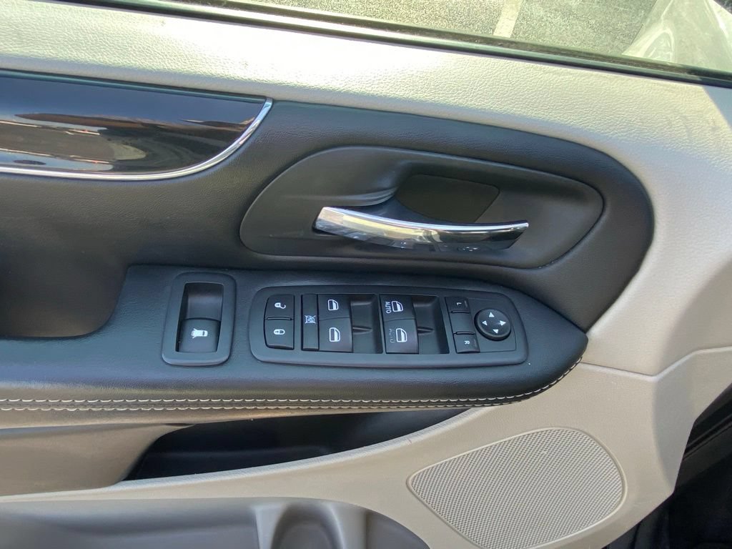Used 2019 Dodge Grand Caravan SXT FWD image 11