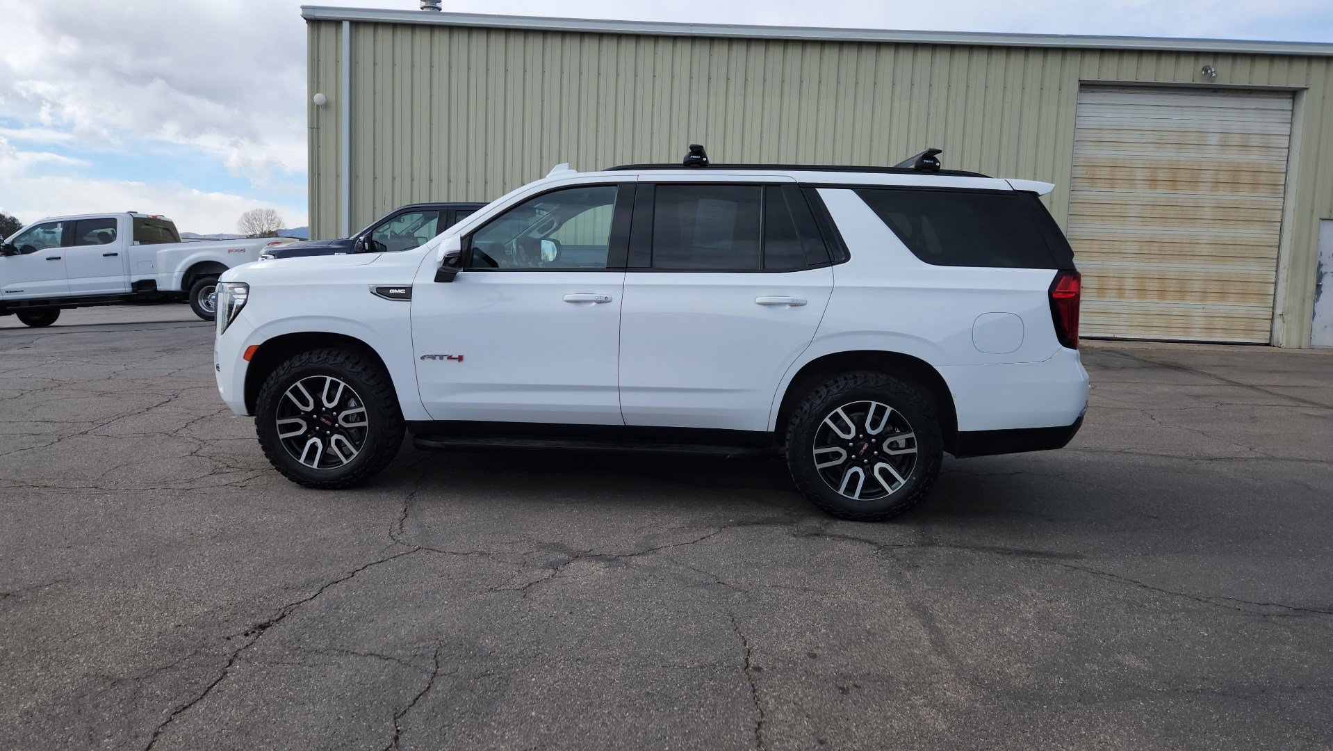 Used 2023 GMC Yukon AT4 w/ Technology Package image 9