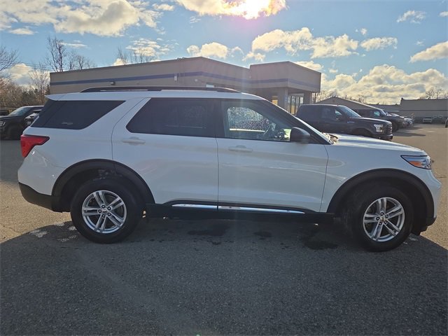 Certified 2022 Ford Explorer XLT w/ Equipment Group 202A image 3