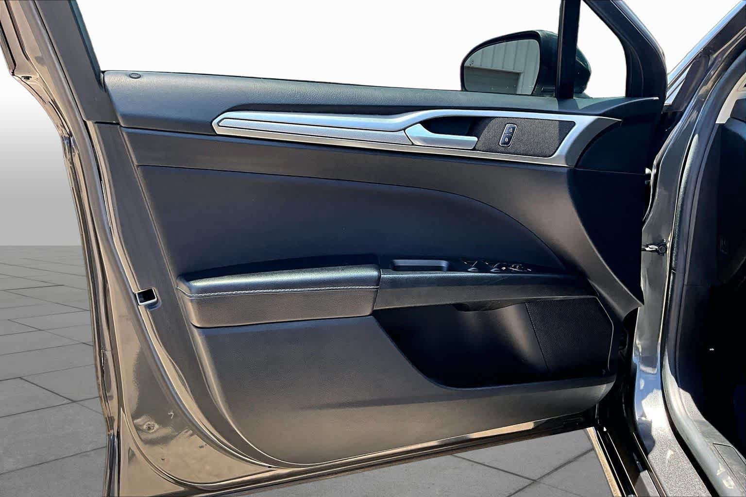 Certified 2019 Ford Fusion SE FWD image 22