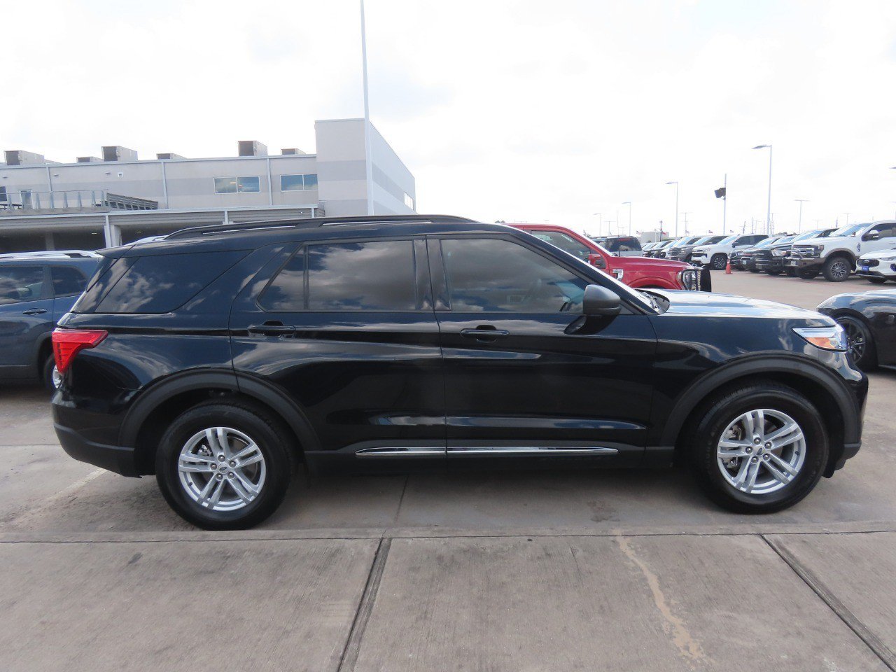Certified 2023 Ford Explorer XLT RWD image 10
