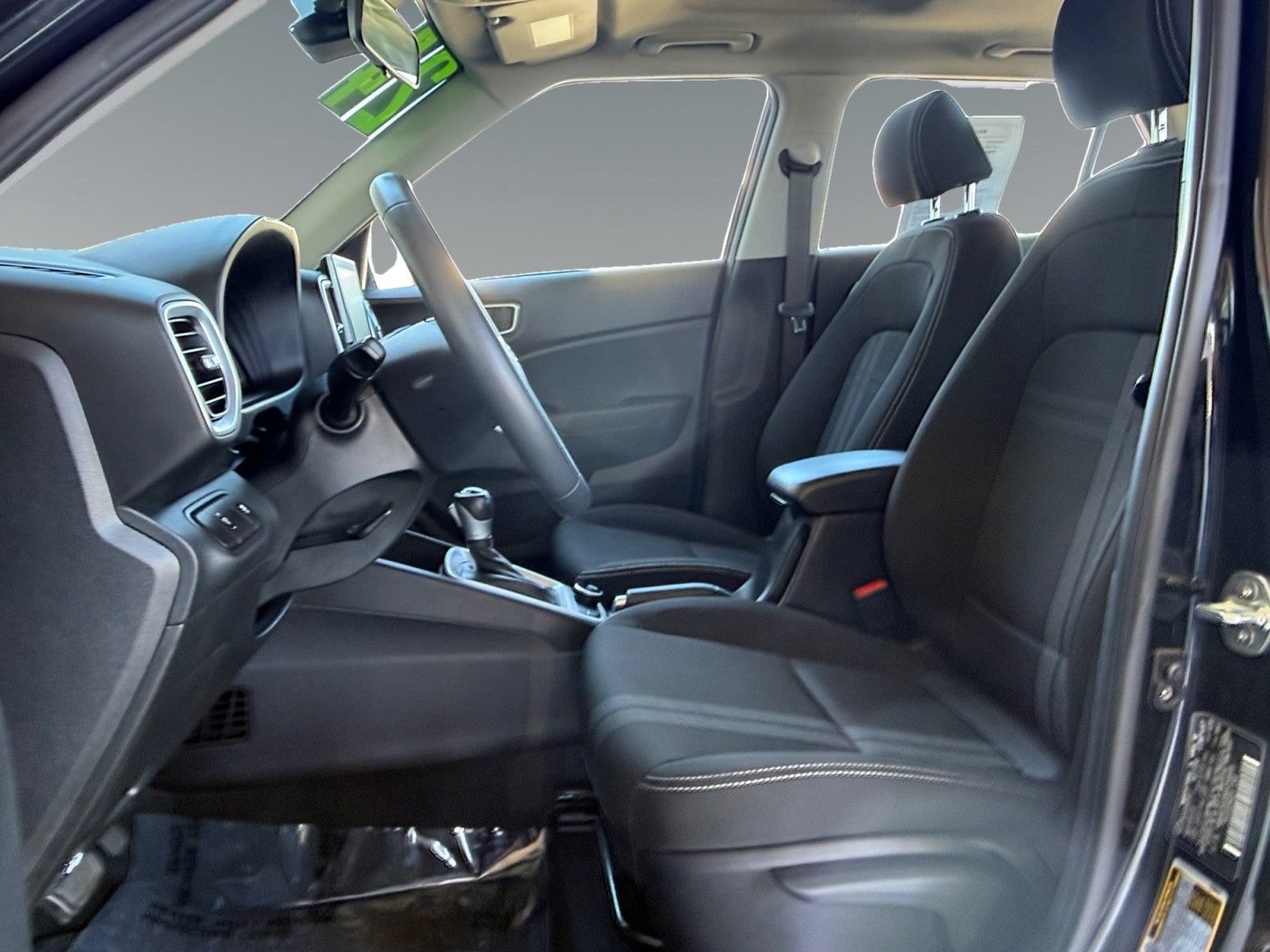 Used 2024 Hyundai Venue SEL FWD image 12